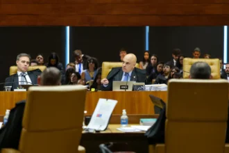 André Mendonça determina que STF analise novas provas sobre suposta rede ligada a Vorcaro