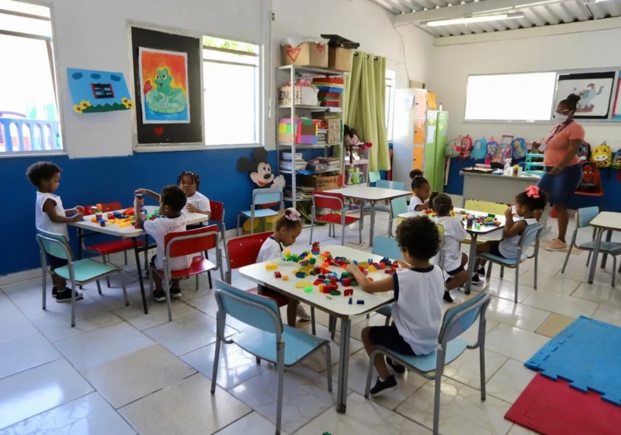 Prefeitura do Rio anuncia bonificação para profissionais da educação por desempenho das escolas