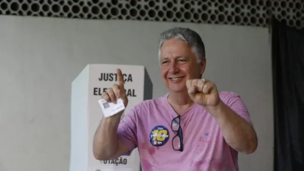 TRE-RJ revoga decisão que permitiu Garotinho votar no primeiro turno e impede ex-governador de ir às urnas no domingo