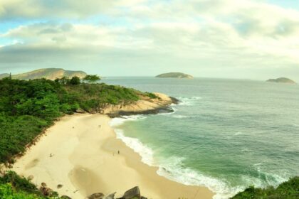 Praia do Sossego conquista Bandeira Azul pelo sexto ano consecutivo em Niterói