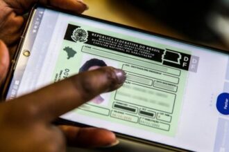 Governo do RJ cria programa para oferecer CNH gratuita a pessoas de baixa renda a partir de 2027