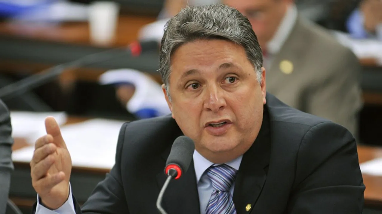 Parecer da PGE pode levar à anulação dos votos de Garotinho e dar vitória a Douglas Ruas no primeiro turno
