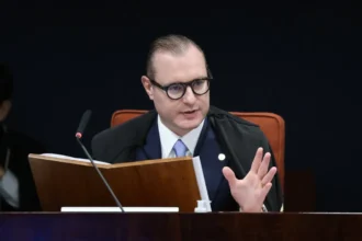 STF dá cinco dias para TSE explicar decisão que garantiu vitória de Douglas Ruas no primeiro turno